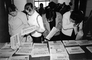 «...Чтобы сохранить профессию учителя химии и химию как учебную дисциплину, необходимо ... начать обучение химии с 7-го класса». Фото Е.Крылова