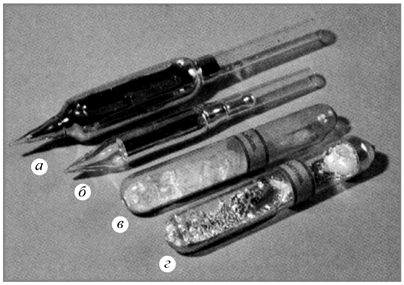 Щелочные металлы в ампулах: а – цезий; б – рубидий; в – калий; г – натрий